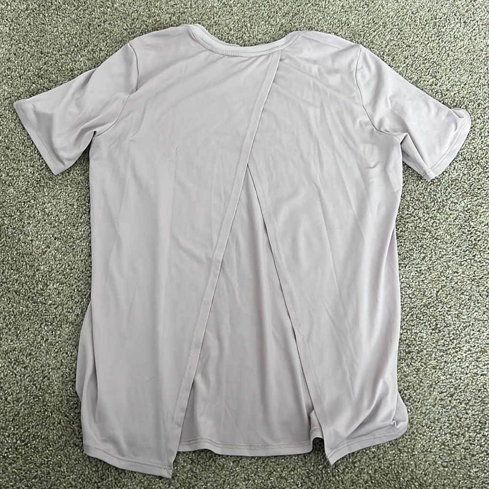 Fabletics open back tshirt - Picture 2 of 2